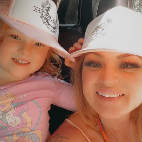 Meet your Posher, Nicolette 🌺 - Picture 8 of 8